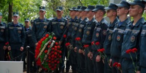 Братскую могилу в Могилеве после урагана восстановили курсанты университета МЧС