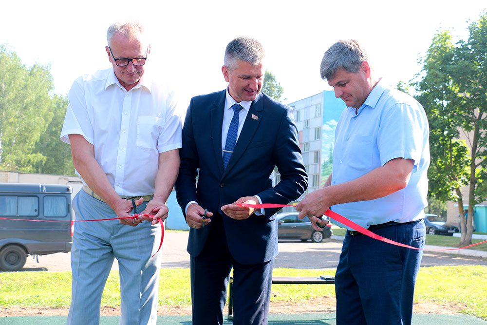 Новую спортивную площадку торжественно открыли в Климовичах