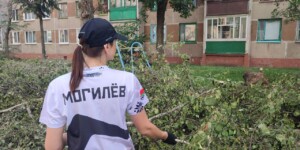 Профсоюзные отряды помогают Могилеву восстанавливаться после урагана
