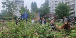 Профсоюзная молодежь помогает Могилеву устранить последствия урагана