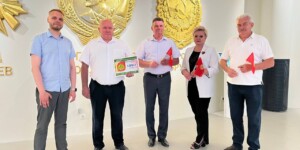 Музей Славы Могилевщины получил денежный сертификат от областной организации Республиканской партии труда и справедливости