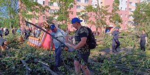 Более ста представителей профсоюзных организаций Могилева помогали устранять последствия урагана