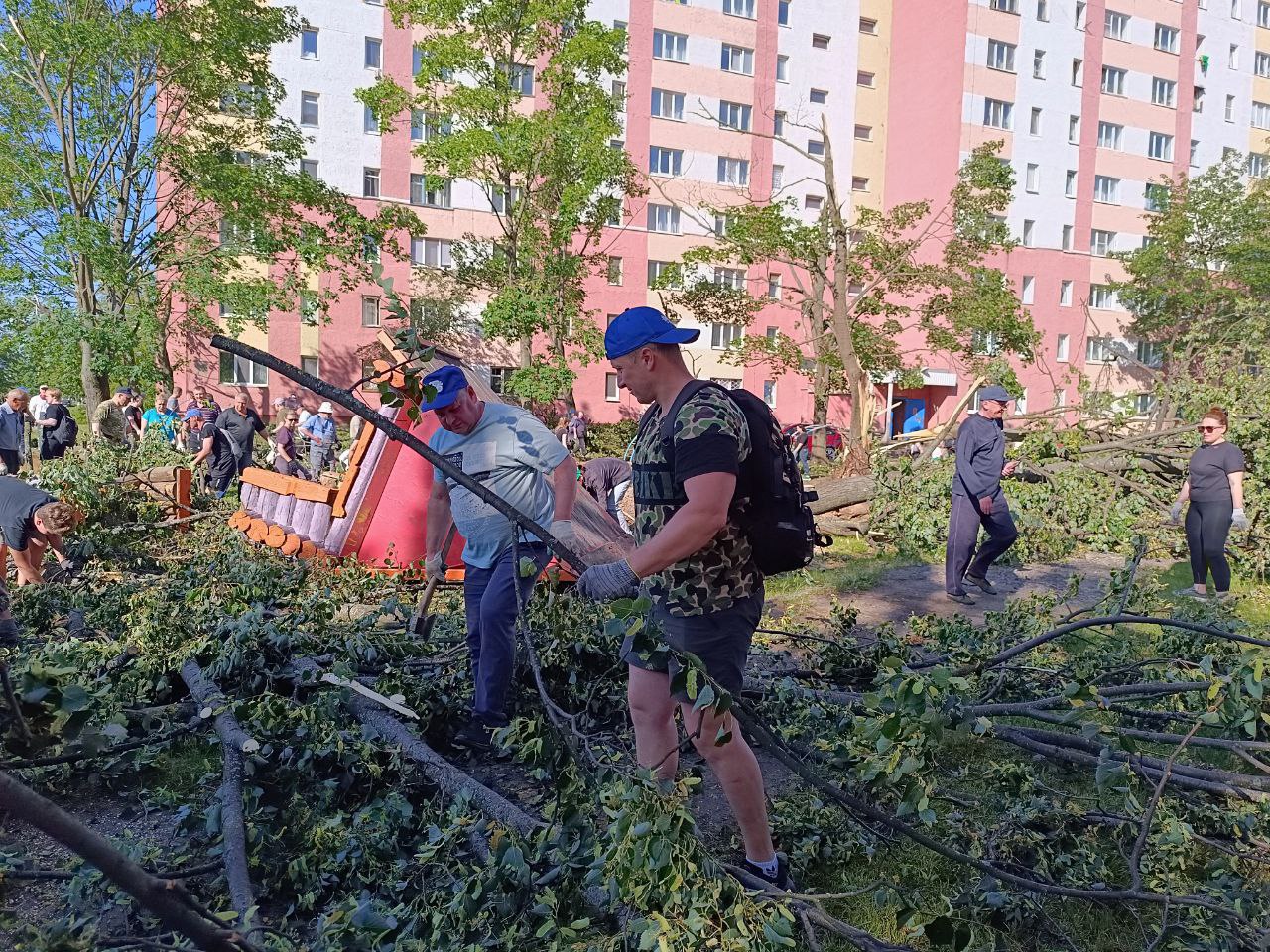 Более ста представителей профсоюзных организаций Могилева помогали устранять последствия урагана