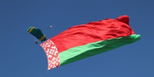 Демонстрационные полеты ДОСААФ украсили праздник «Купалье» в Александрии. Фото