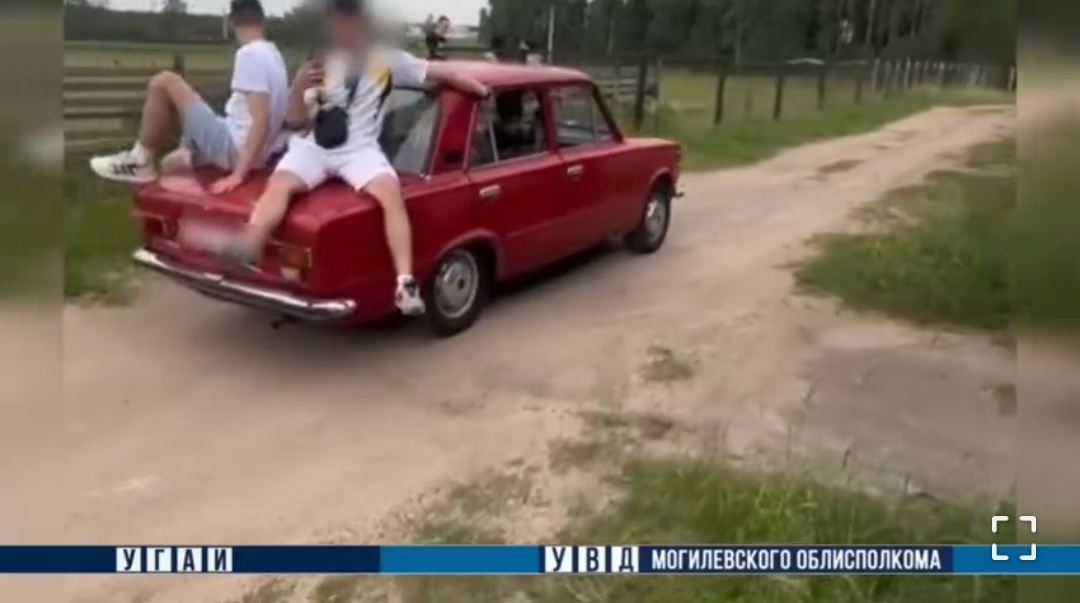 В Могилевском районе ГАИ наказала любителей экстремальных перевозок ради «лайков»