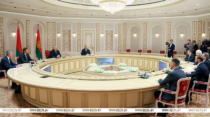 Лукашенко и губернатор Вологодской области обсудили расширение сотрудничества