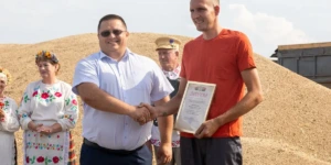 Первая тысяча тонн зерна перевезена в Дрибинском районе