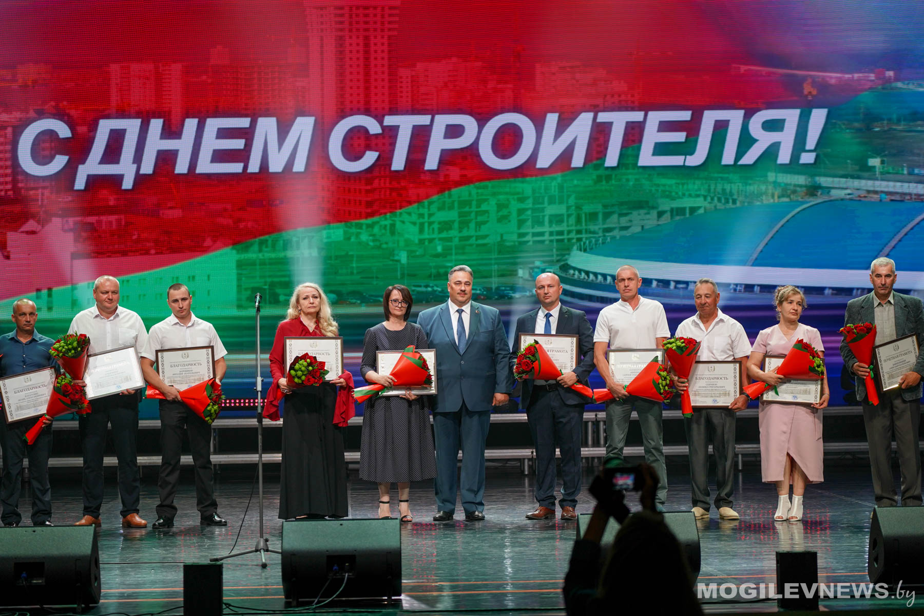 В преддверии Дня строителя в Могилеве состоялся праздничный концерт. Фото