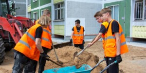 Студенческие отряды продолжают работу в организациях ЖКХ Могилевщины