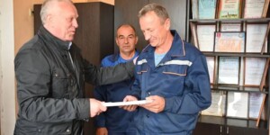Лучших тружеников Хотимского льнозавода наградили за успехи в жатве