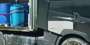Утечку химикатов из бочки устранили в Белыничах спасатели