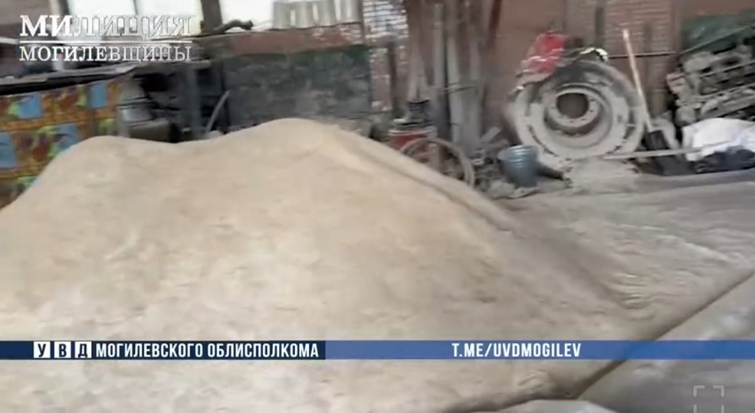 В Белыничах водитель сельхозпредприятия похитил более 3 тонн комбикорма