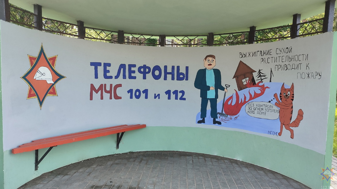 В Могилеве оформили в стилистике МЧС три остановки общественного транспорта