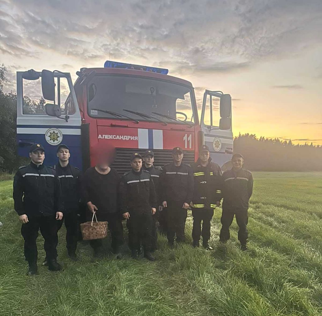 В Шкловском районе пенсионер заблудился в лесу, пока собирал грибы