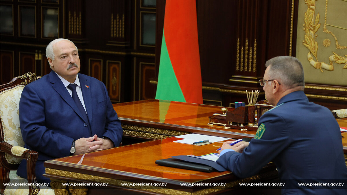 Лукашенко обсудил с главой ГТК ситуацию на границе