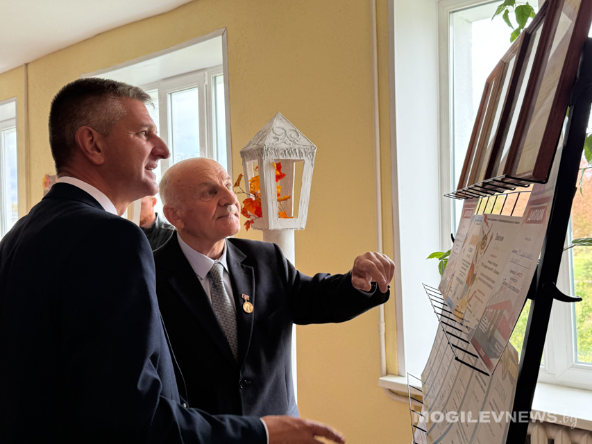 «Обыкновенная необыкновенная встреча» в СШ № 1 г. Климовичи: учительское слово объединило поколения. Фото