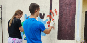 Могилевские спасатели украшают город и напоминают о безопасности