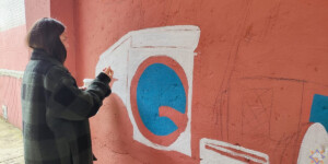 Спасатели и коммунальщики украсили арку в Могилеве