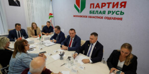 Стратегия единства: партия «Белая Русь» собрала за круглым столом лидеров экспертного сообщества региона. Фото