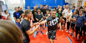 Чемпион по смешанным единоборствам провел мастер-класс в Могилеве. Фото