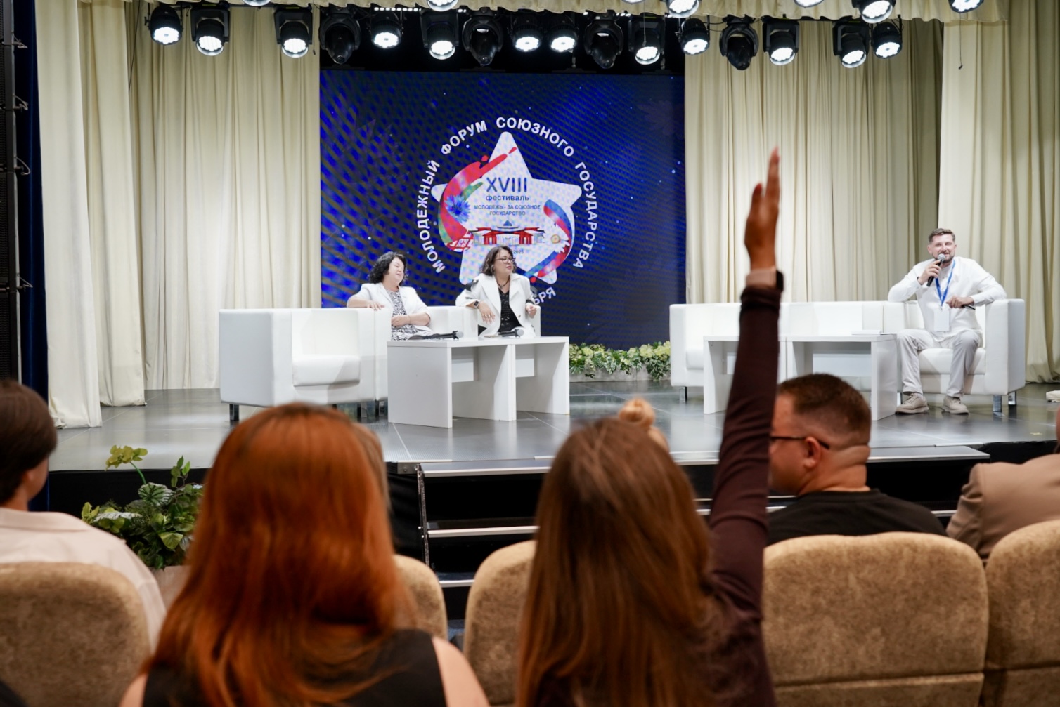 Звездные наставники провели мастер-класс для молодых вокалистов в Могилеве