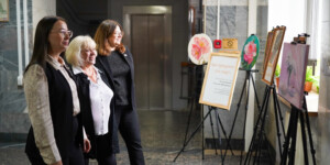 Для души надо найти минутку. Выставка Светланы Кузьменковой открыла коллегам мир ее увлечений. Фото