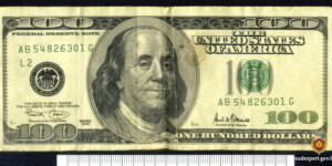 Женщина 20 лет хранила доллары, которые оказались фальшивыми