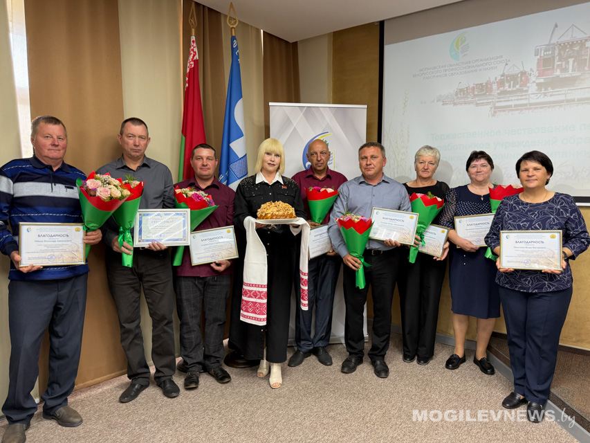 И комбайнеры, и повара: в Могилеве наградили работников образования за помощь в уборочной. Фото