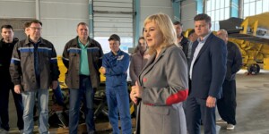 Екатерина Музыченко встретилась с коллективом частного предприятия в День народного единства. Фото