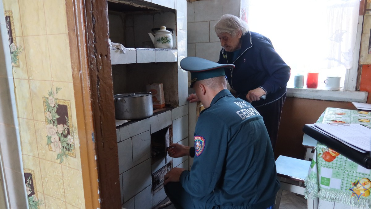 Кричевские спасатели заботятся о безопасности пожилых людей