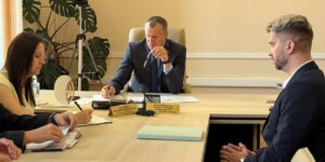 Жилье, дороги и социальная поддержка в фокусе внимания: Анатолий Исаченко провел личный прием граждан