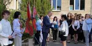 Учащиеся Бобруйского технологического колледжа получили профсоюзные билеты и стипендии