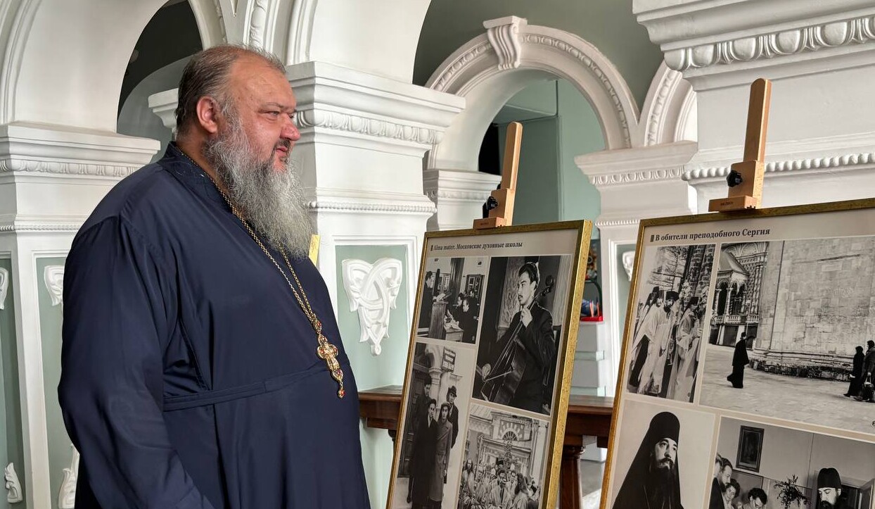 Фотовыставка «Митрополит Филарет: жизнь и служение» открылась в художественном музее имени П.В. Масленикова