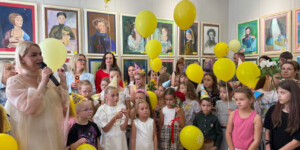 Солнце в душе и на картинах: в Могилеве открылась яркая выставка детской студии «Фарба»