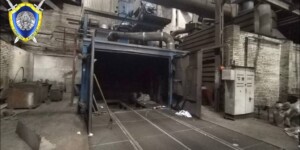 Слесаря в Могилеве затянуло в механизм при очистке бункера