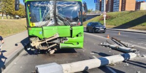 В Могилеве маршрутный автобус столкнулся с легковым автомобилем