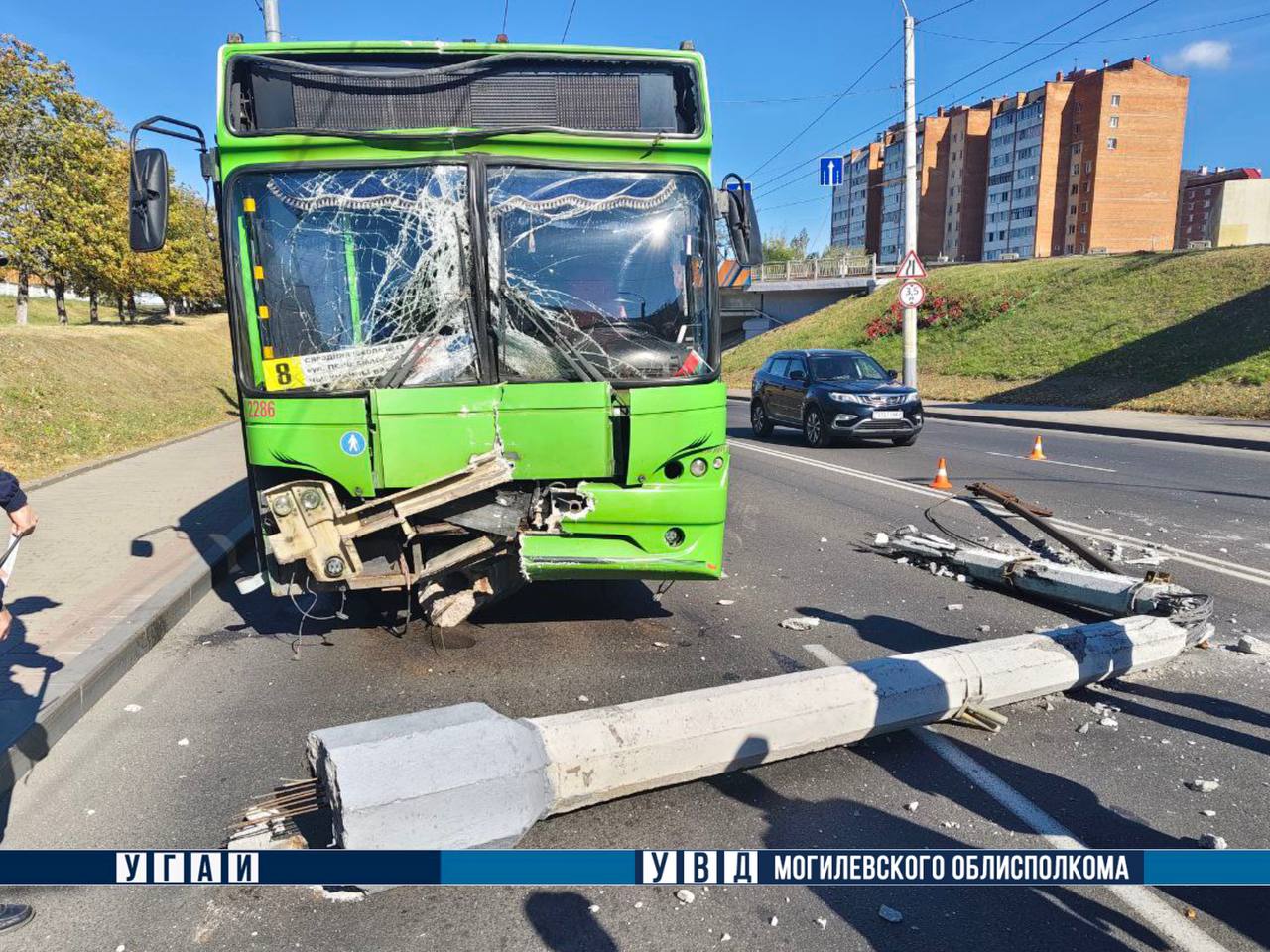 В Могилеве маршрутный автобус столкнулся с легковым автомобилем