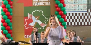 Концерт в цеху автобусного парка состоялся в Могилеве. Фото