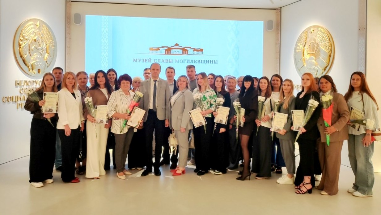 Профсоюзный проект «Шлях Адзінства» объединил молодежь и ветеранов организаций ЖКХ Могилевщины. Фото