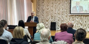 В областной библиотеке молодежь и писатели поговорили о патриотизме