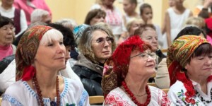 Серебряные волонтеры в ЦСОН учат танцевать