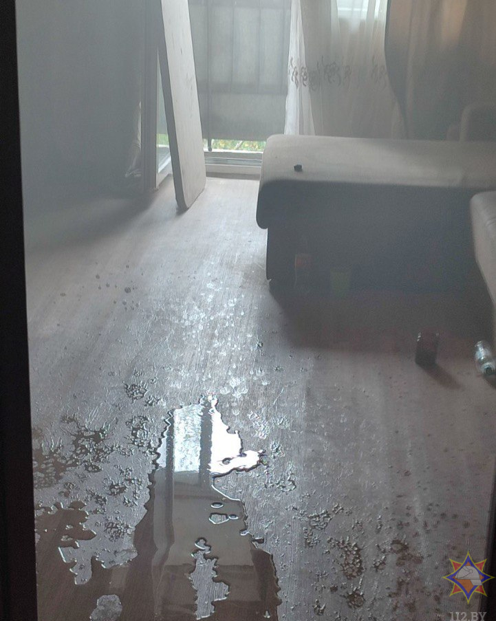 В Бобруйске спасли из горящей квартиры мужчину