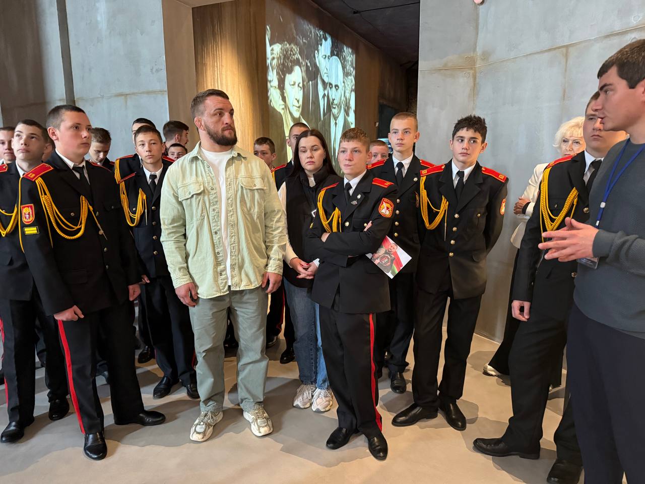 Влад «БЕЛАЗ» Ковалев посетил Музей Славы Могилевщины. Фото