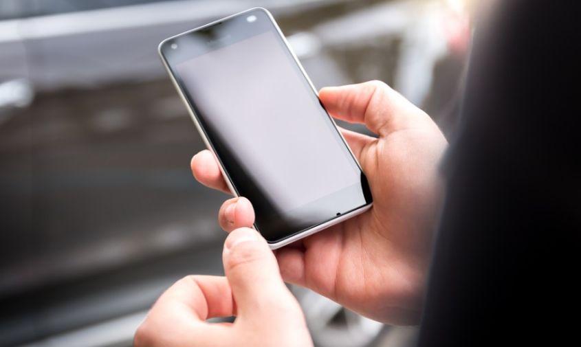 В Могилеве 19-летний парень украл телефон у гостя и сдал его в ломбард