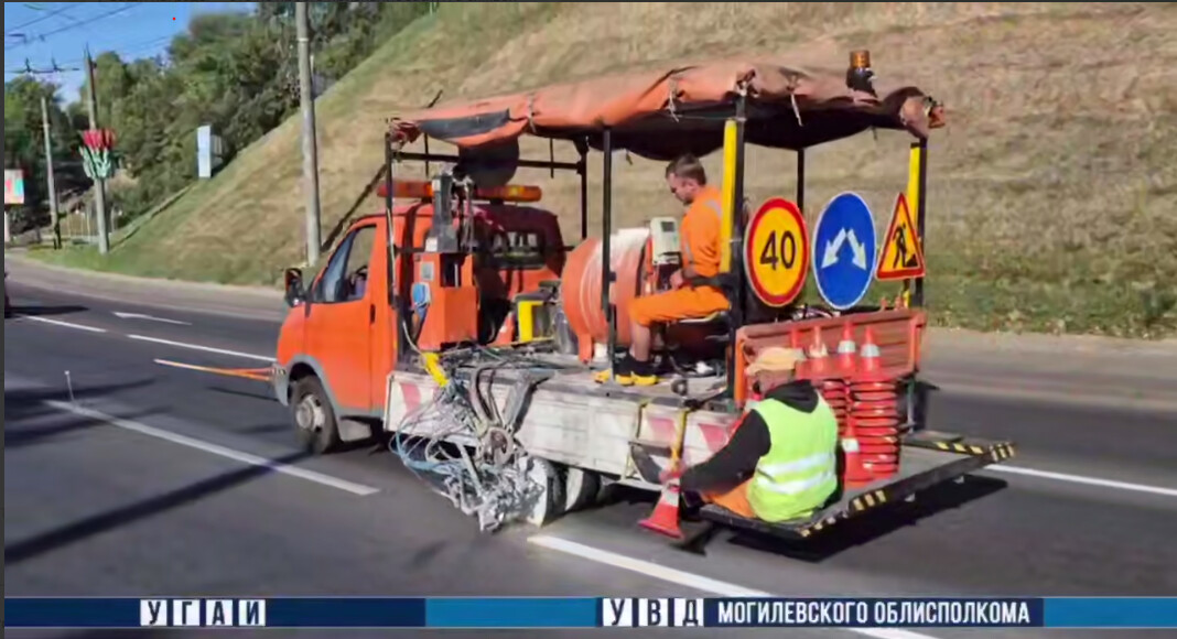 В Могилеве дорожную разметку наносят с элементами светоотражения