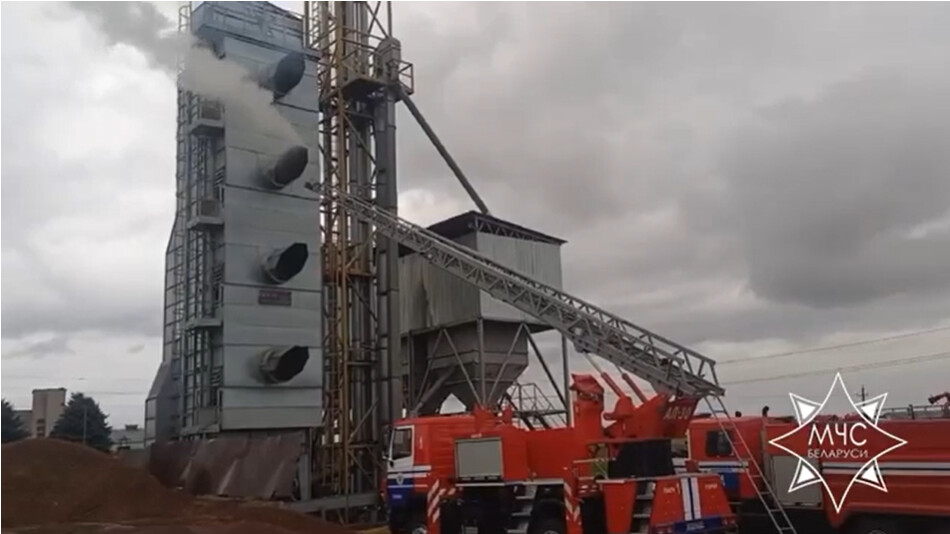В Горецком районе спасатели потушили пожар на зерносушильном комплексе