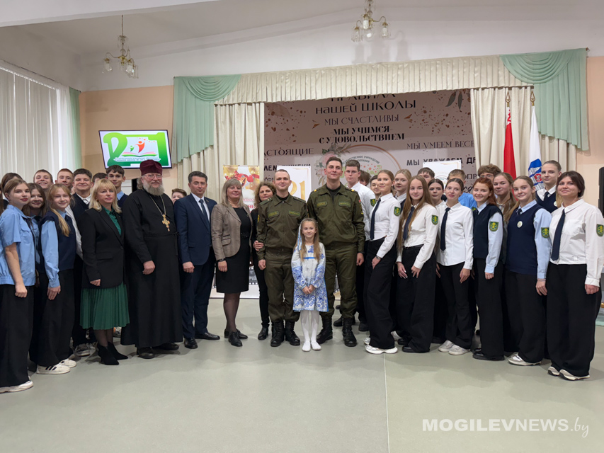 Диалоговая площадка в СШ № 21 г. Могилева объединила экспертов в борьбе за чистоту речи и укрепление семьи. Фото