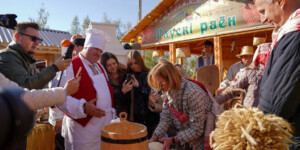 Широкая душа и щедрый урожай: почетные гости посетили подворья Могилевщины на фестивале-ярмарке «Дажынкі-2025» в Кричеве