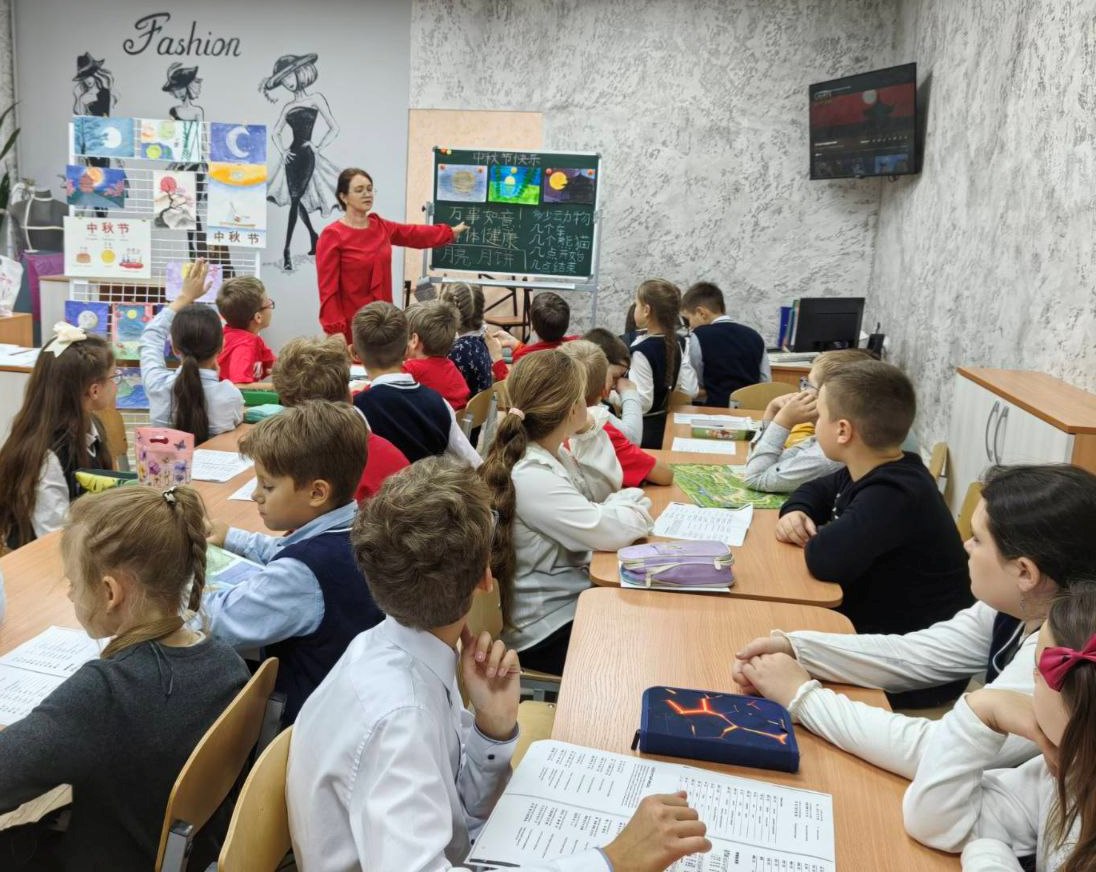 Китайский праздник Луны — Чжунцюцзе отметили в могилевской гимназии № 4. Фото