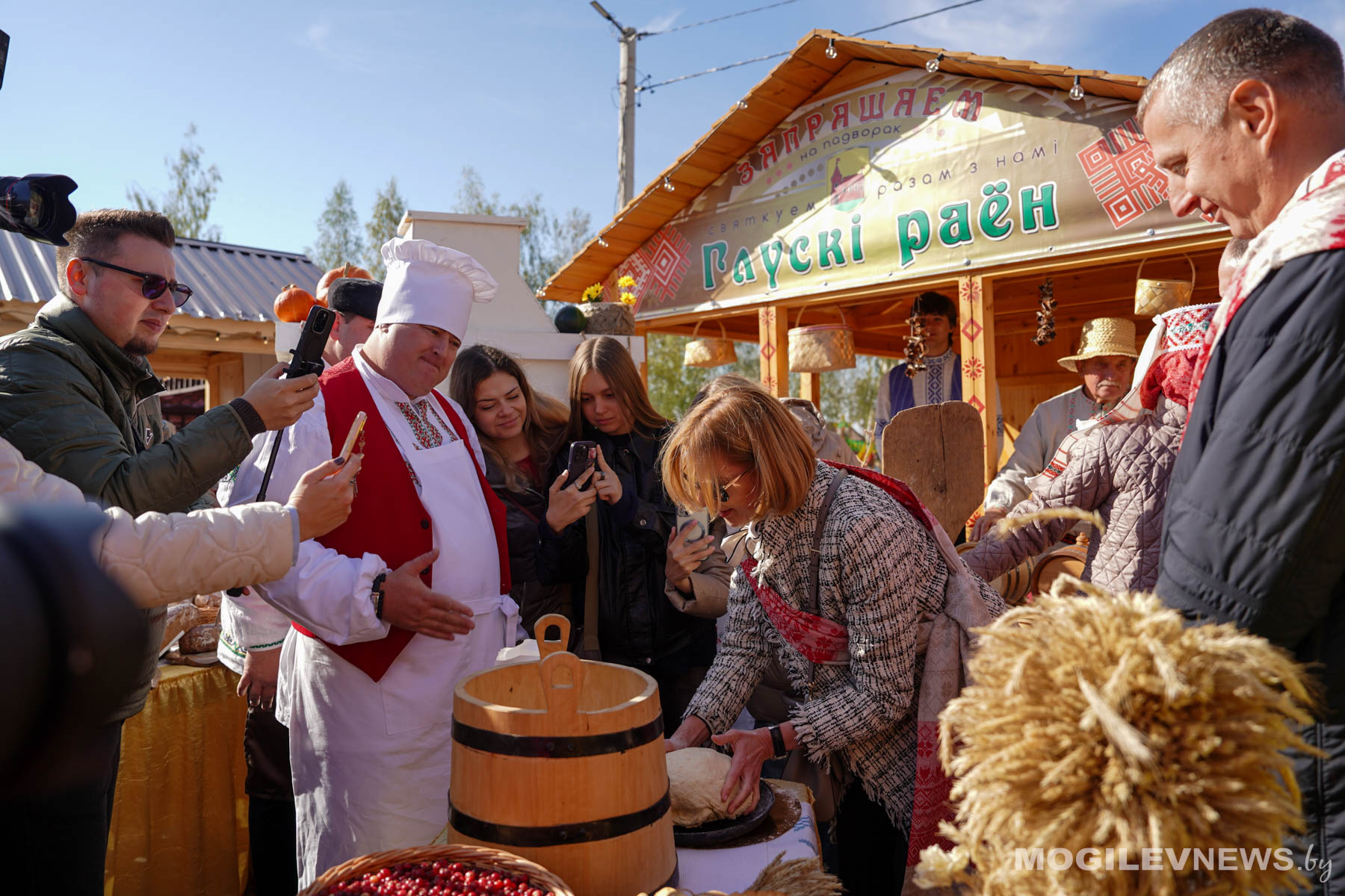 Широкая душа и щедрый урожай: почетные гости посетили подворья Могилевщины на фестивале-ярмарке «Дажынкі-2025» в Кричеве